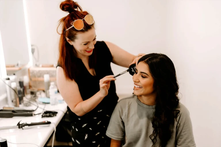 Makeup Artist Classes Online for Structured Creative Training