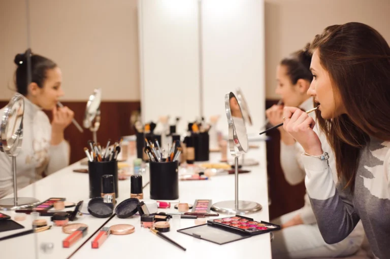 Makeup Workshop Designed for Skill and Precision