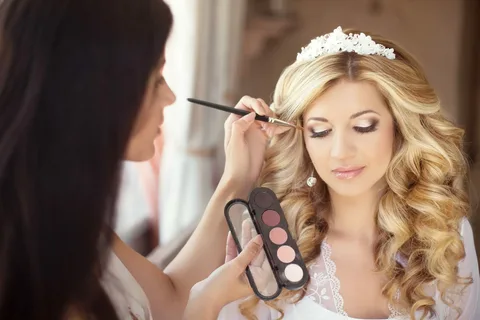 How Our Fundamentals Training Replaces Traditional Bridal Makeup Courses?