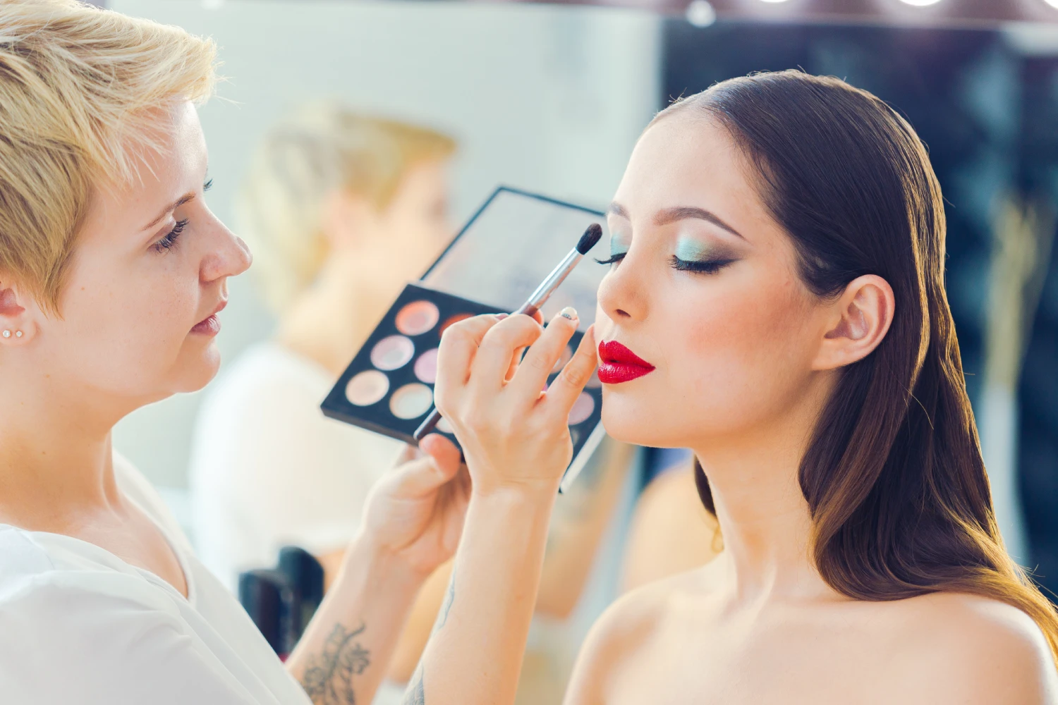 How Our Fundamentals Training Replaces Traditional Bridal Makeup Courses Online